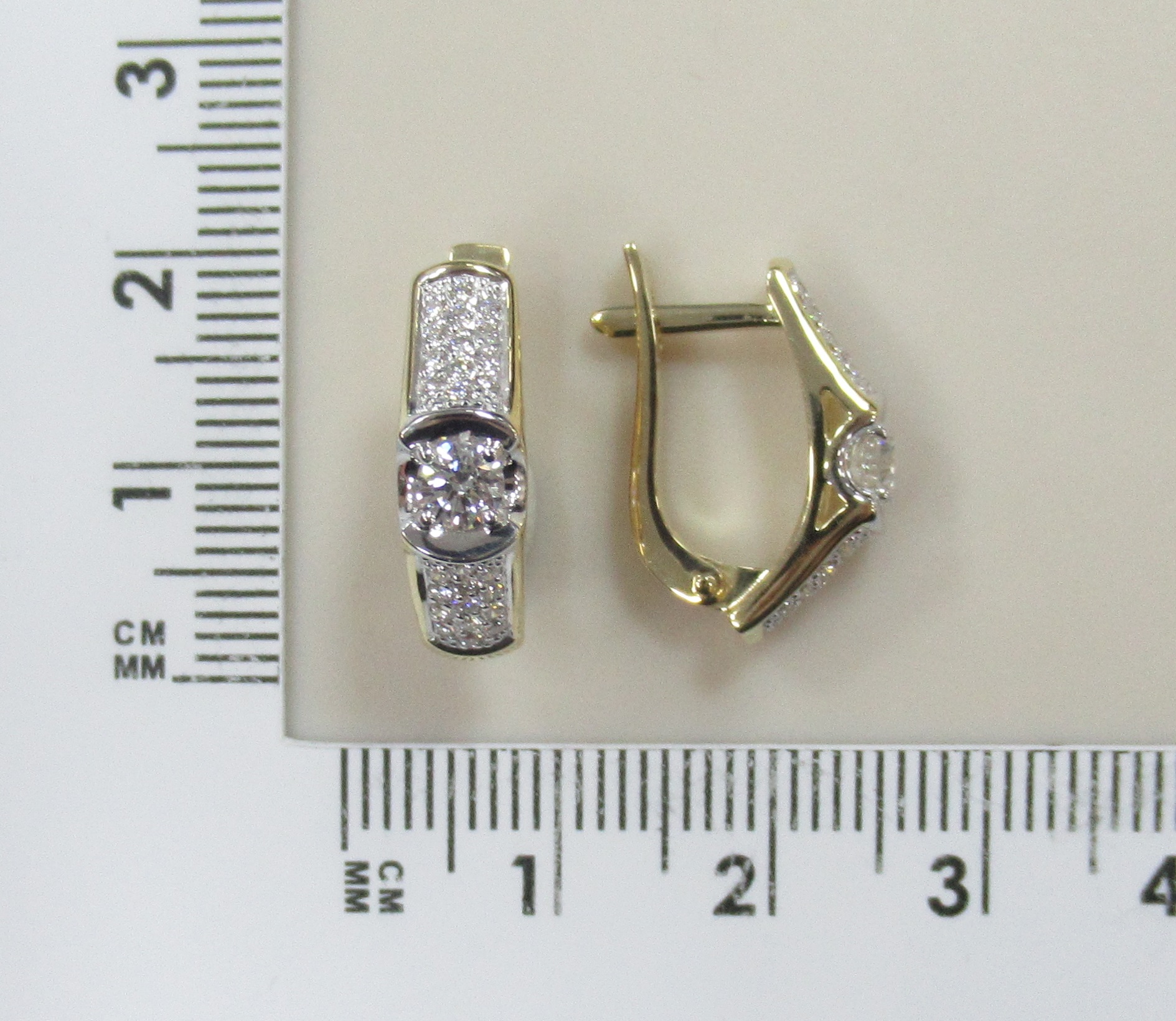 Серьги из желтого золота с бриллиантами